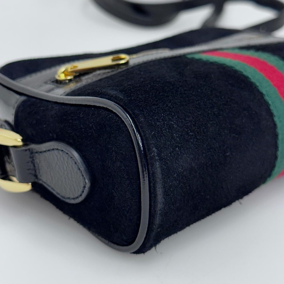 GUCCI Ophidia Small Camera Bag in Black Suede and Patent Leather. - 11