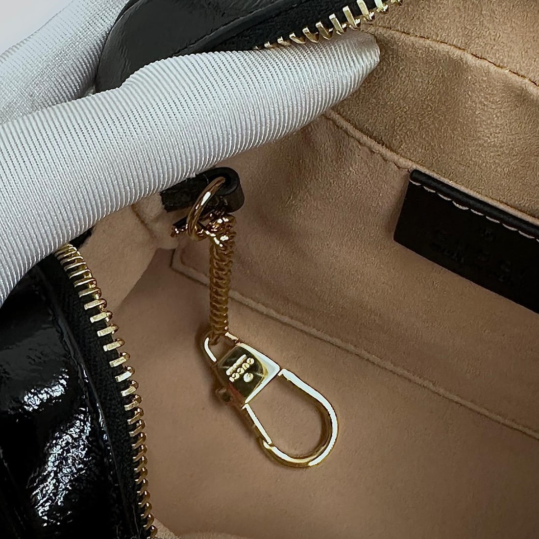 GUCCI Ophidia Small Camera Bag in Black Suede and Patent Leather. - 13