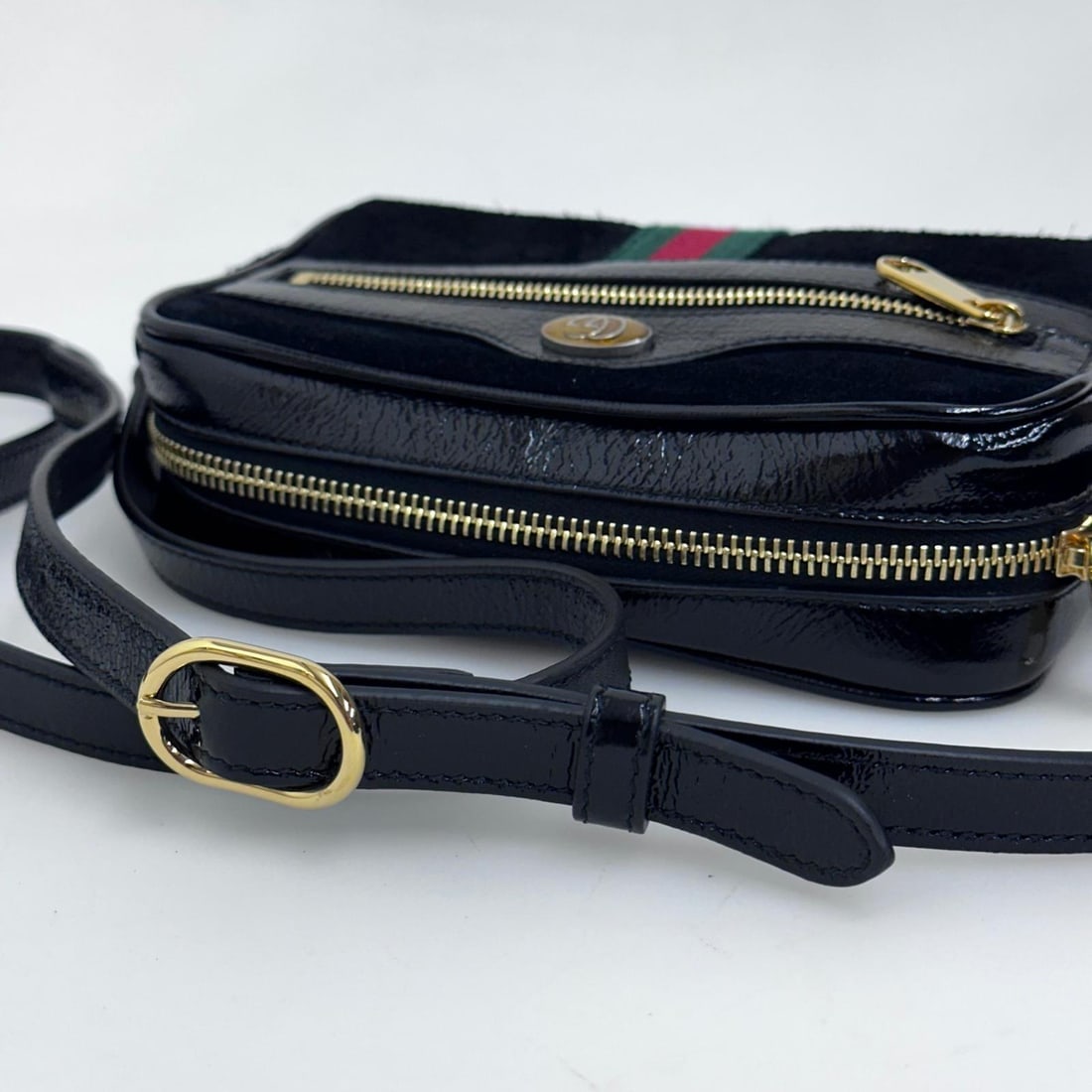 GUCCI Ophidia Small Camera Bag in Black Suede and Patent Leather. - 9