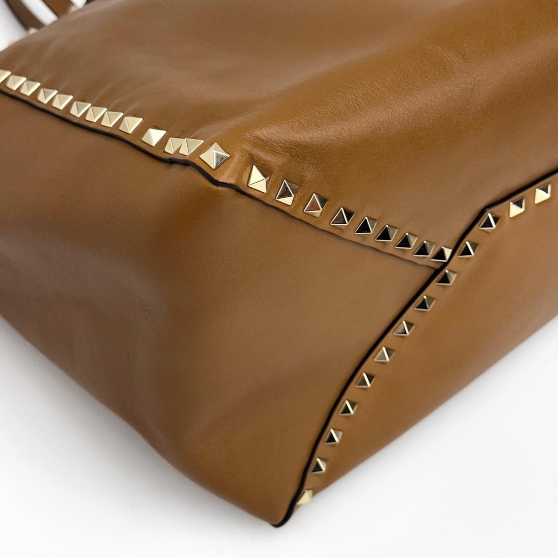 VALENTINO Rockstud Shopping Bag in Biscuit Leather with Platinum Studs - 5