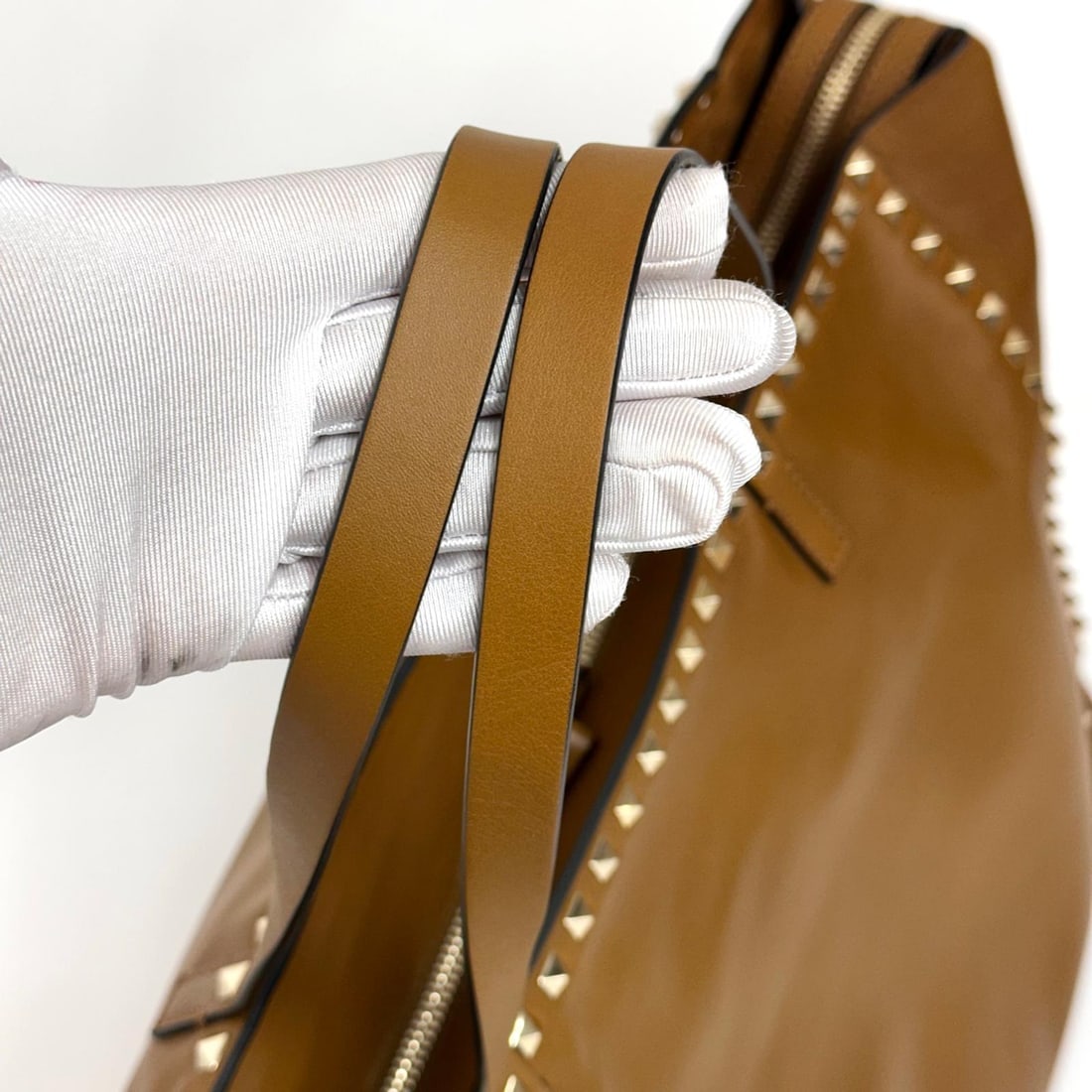 VALENTINO Rockstud Shopping Bag in Biscuit Leather with Platinum Studs - 6