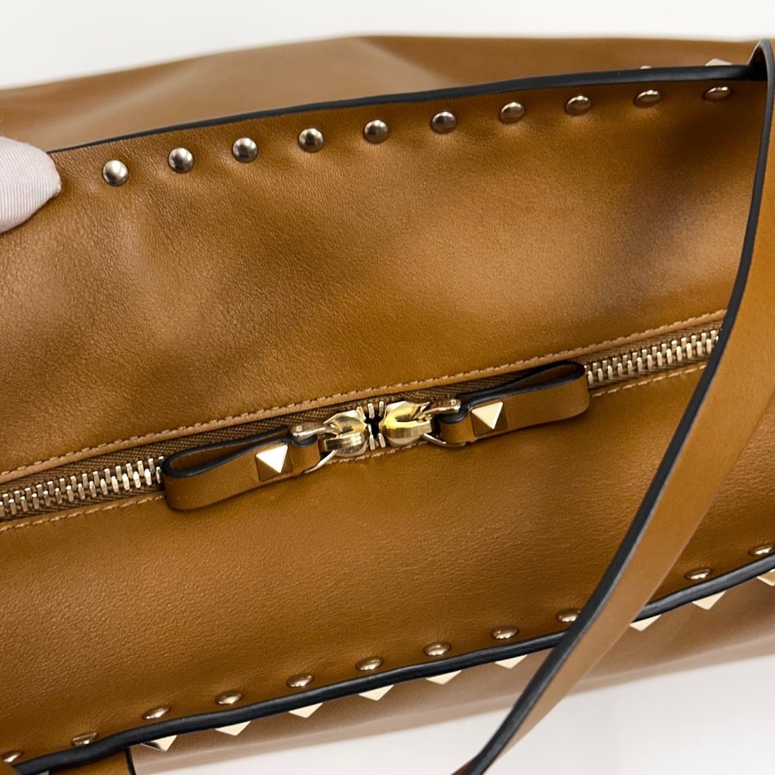 VALENTINO Rockstud Shopping Bag in Biscuit Leather with Platinum Studs - 7