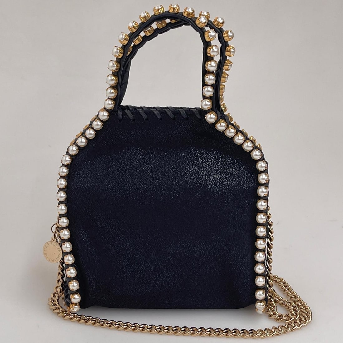 STELLA MCCARTNEY Falabella Mini Tote bag with pearls yes: Title:STELLA MCCARTNEY Falabella Mini Tote bag with pearls yes Materials:Canvas Dimension:• Length: 18 cm• Height: 18 cm• Width: 6 cm Description:(6249B210). A contemporary icon rein