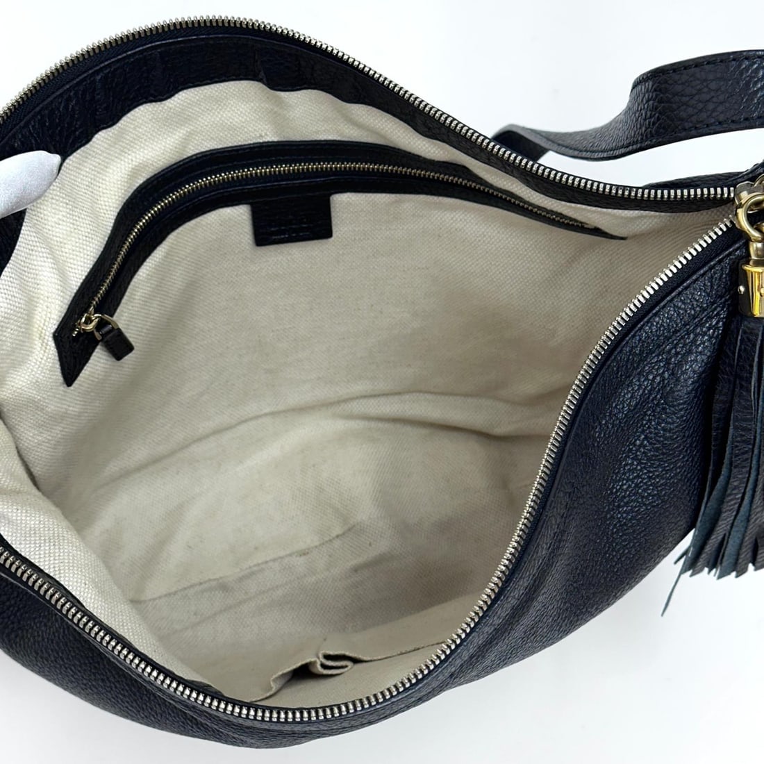 GUCCI Soho Disco Bag in Black Hammered Leather - 12