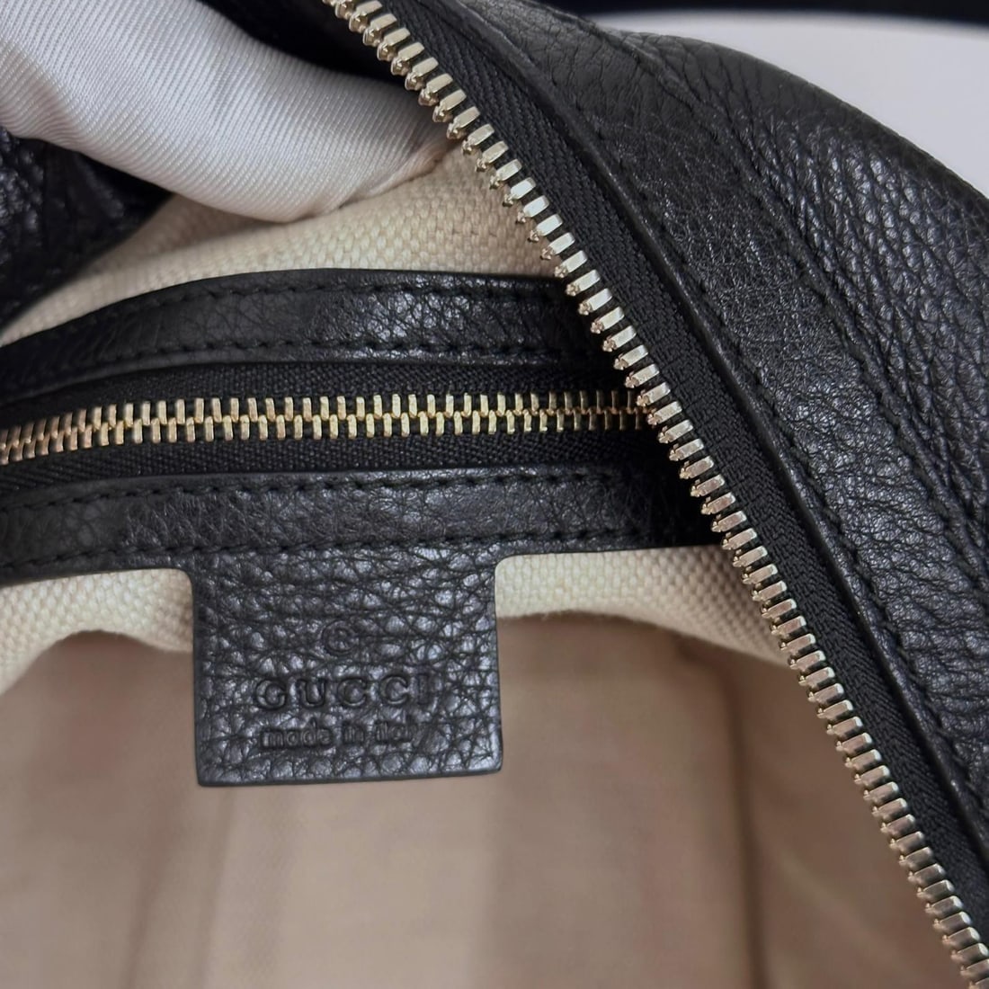 GUCCI Soho Disco Bag in Black Hammered Leather - 13