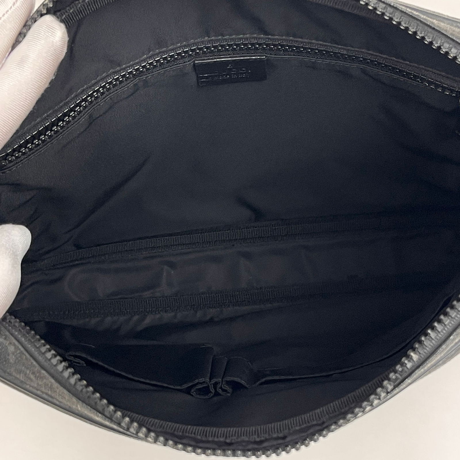 GUCCI Black GG Supreme Messenger Bag - 10