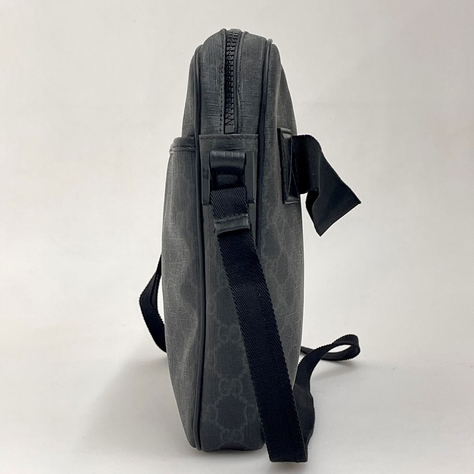 GUCCI Black GG Supreme Messenger Bag - 3