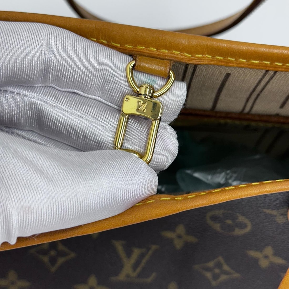 LOUIS VUITTON Neverfull PM Bag in Monogram Canvas - 14