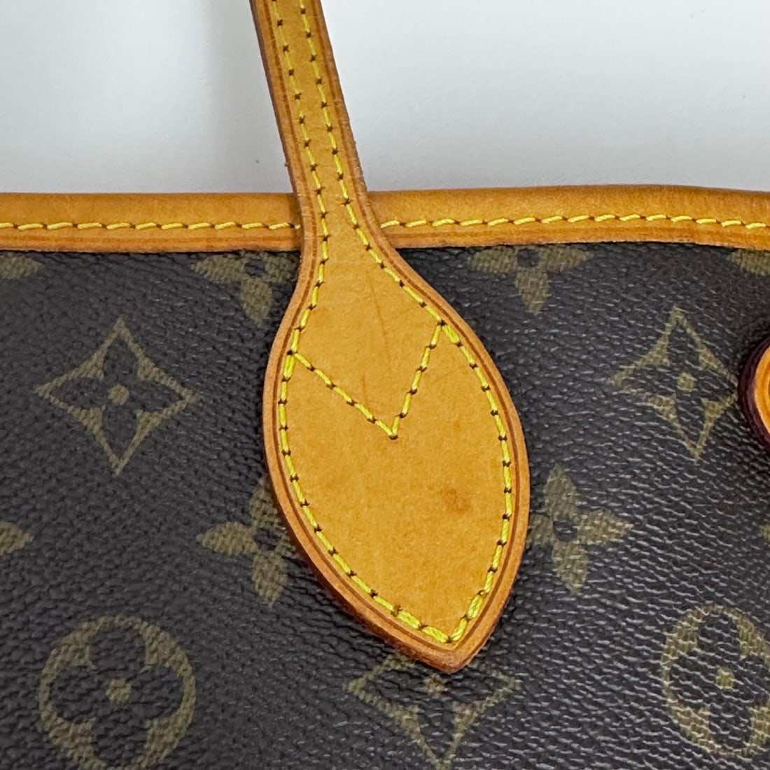 LOUIS VUITTON Neverfull PM Bag in Monogram Canvas - 6