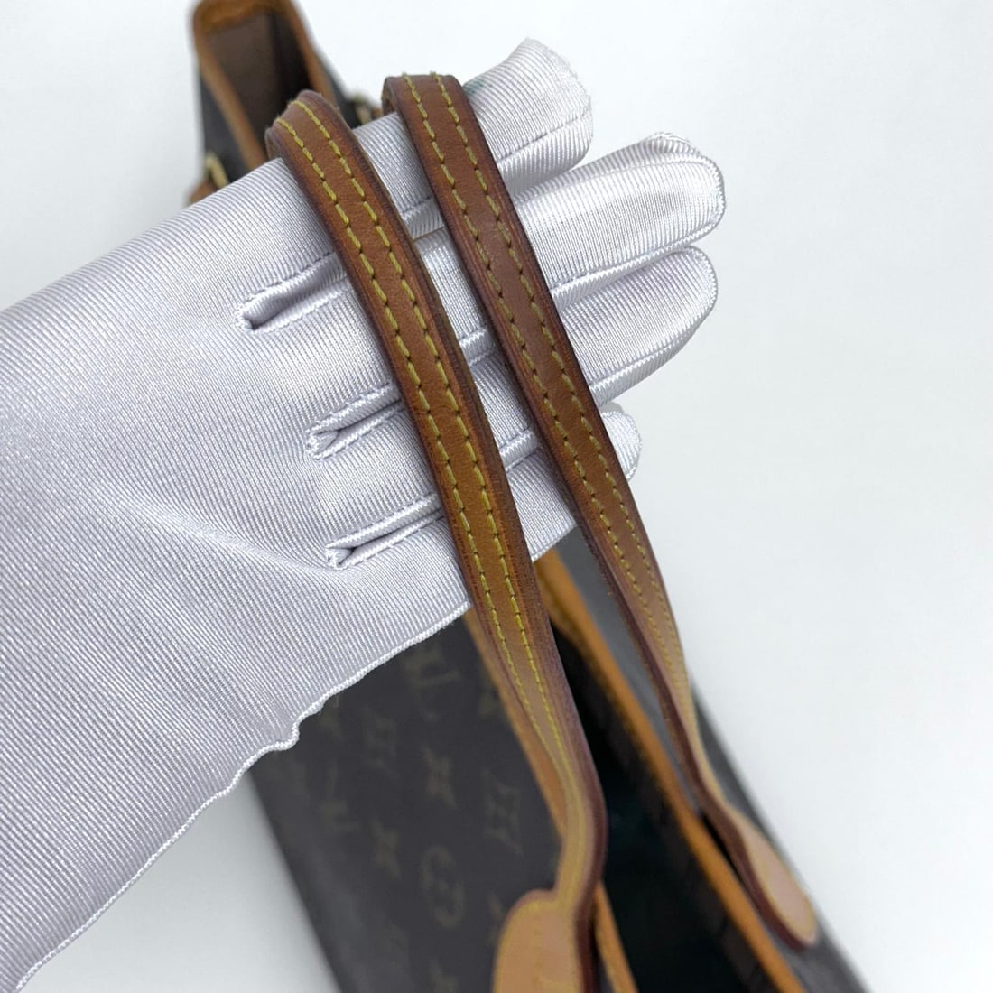 LOUIS VUITTON Neverfull PM Bag in Monogram Canvas - 8