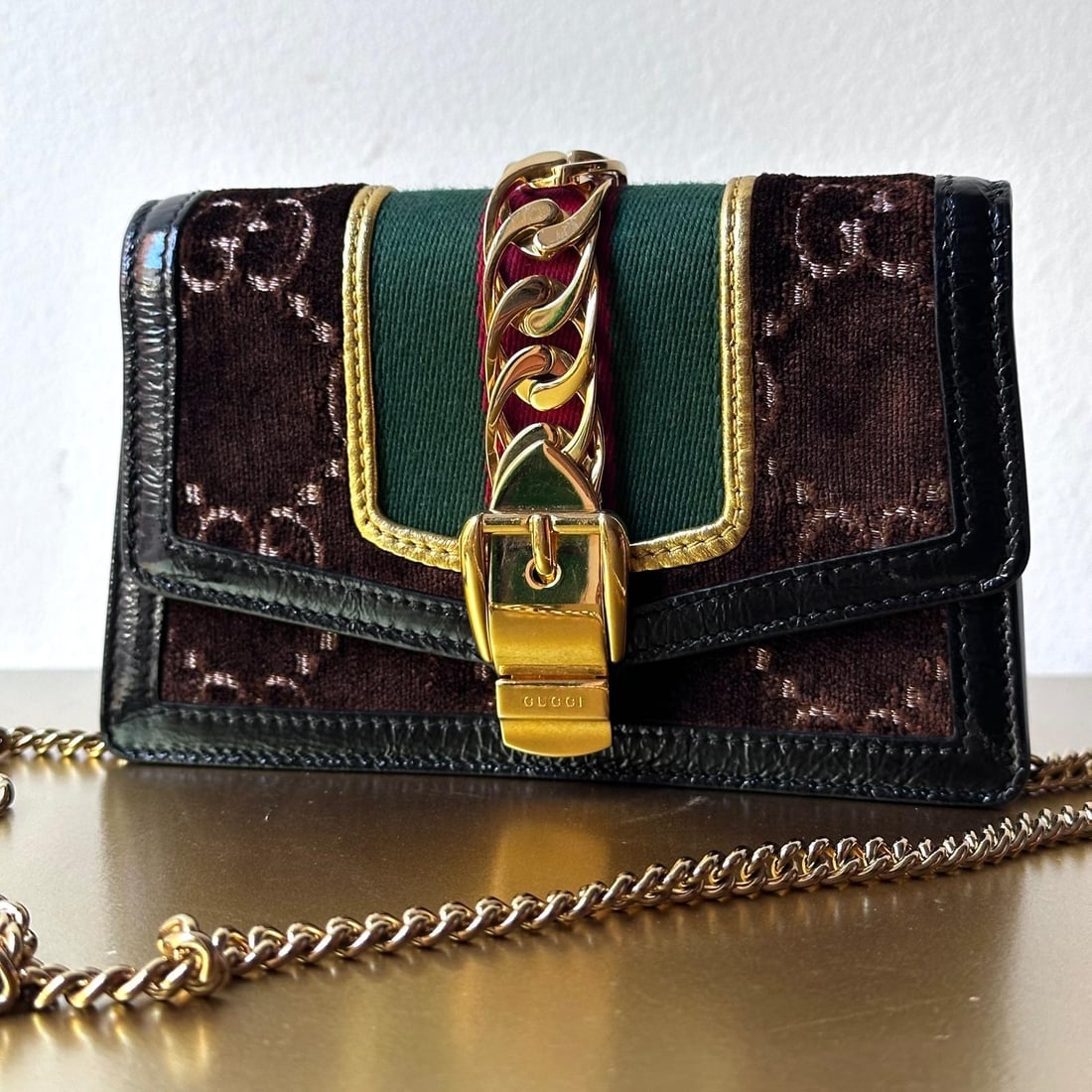 GUCCI Sylvie Mini Bag in GG Velvet: Title:GUCCI Sylvie Mini Bag in GG VelvetMaterials:Velvet/Patent LeatherDimension:• Length: 16 cm• Height: 10 cm• Width: 3.5 cmDescription:(6207B288). Gucci Sylvie Mini Bag in GG