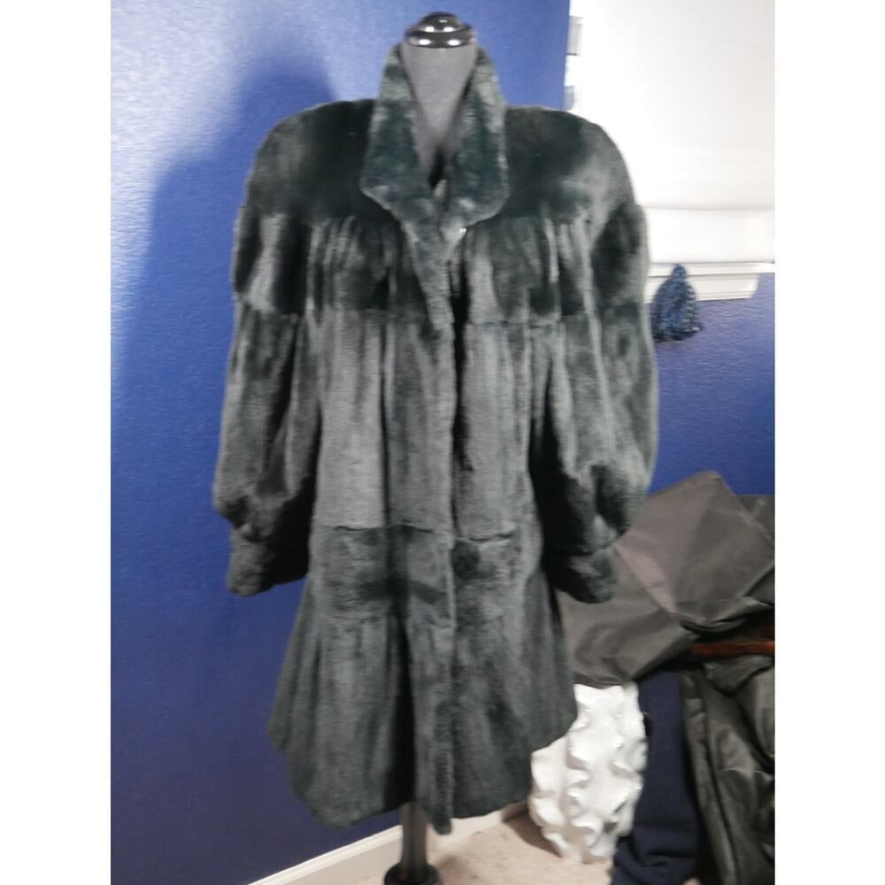 Stunning Black Green Sheared Mink Fur swing Coat Jacket XL plus: Here is a stunning coat, It was my own personal coat. I just don't wear it much so I decided to sell it. I have too many, if it doesn't sell I'll just keep it. It is a tiered sheared female mink swing