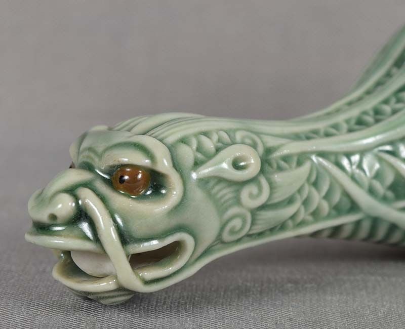 Porcelain netsuke BAYING KIRIN by ARMIN MULLER 8.2cm - 2