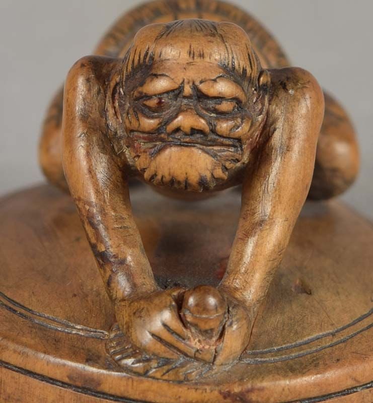 Early 19c netsuke ONI polishing mirror - 5