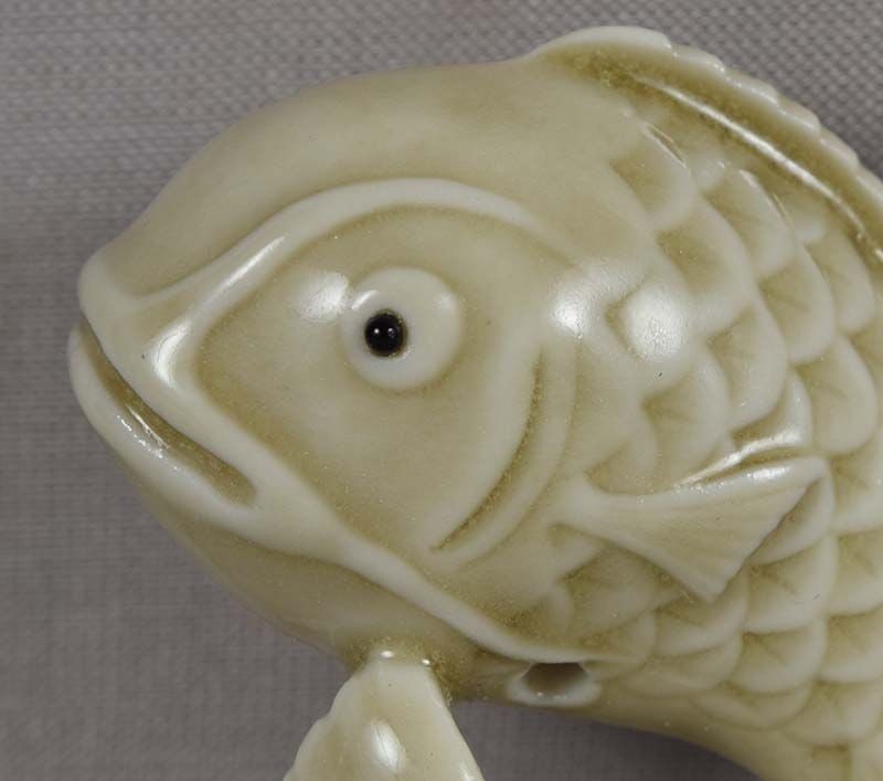 Porcelain netsuke CURLED CARP by ARMIN MULLER - 5