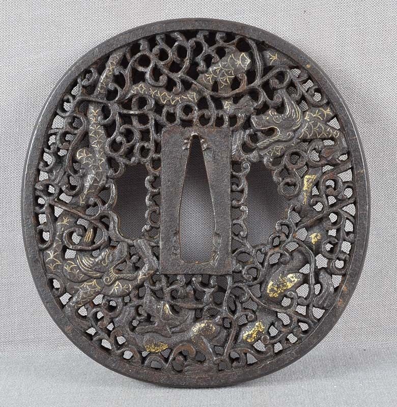 Large 18c Japanese sword TSUBA 3 fighting DRAGONS - 2