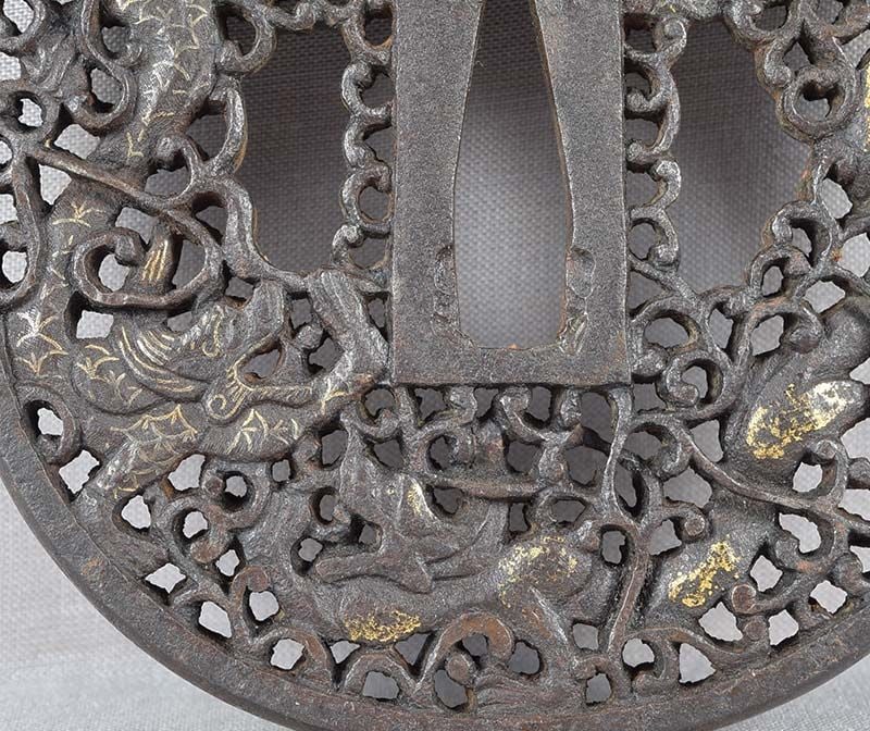 Large 18c Japanese sword TSUBA 3 fighting DRAGONS - 4