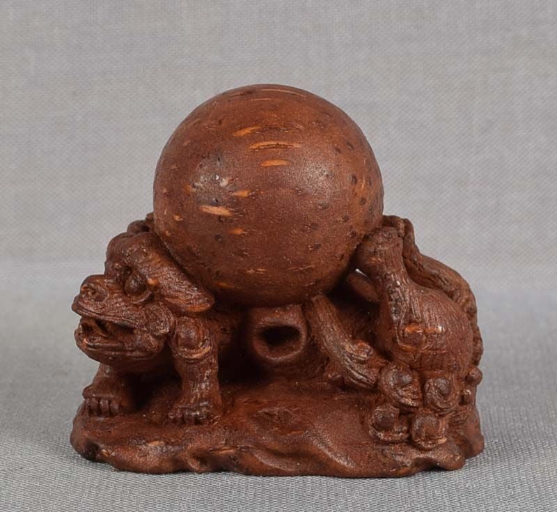 19c netsuke TWISTING SHISHI balancing ball (1 of 6)