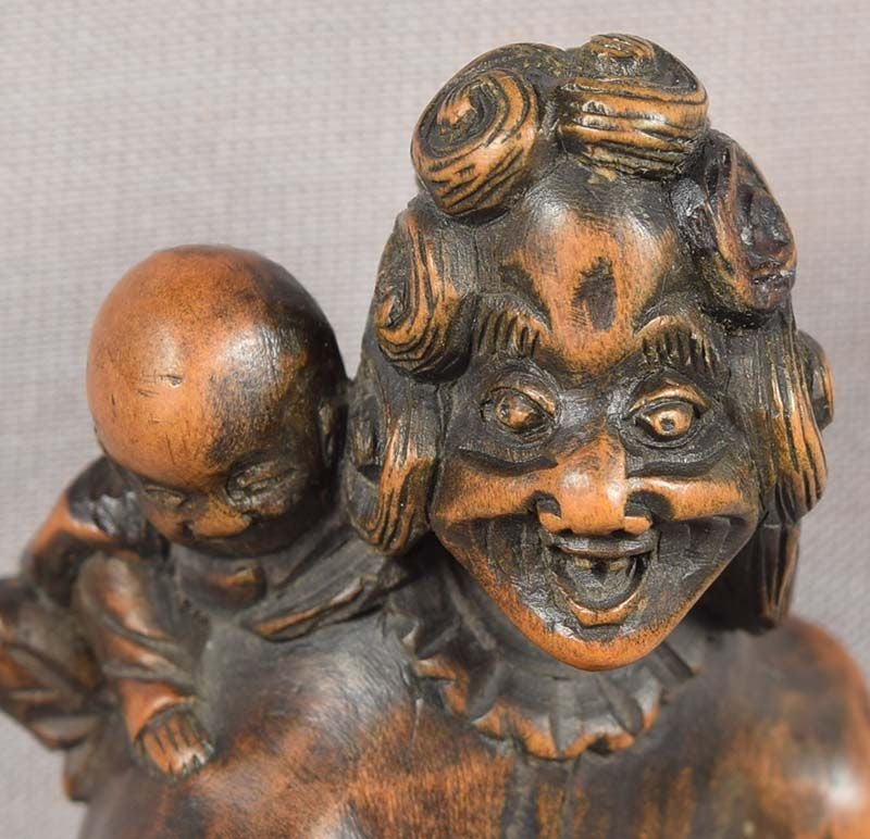 Early 19c netsuke DUTCHMAN with child & trumpet 9.2cm - 4