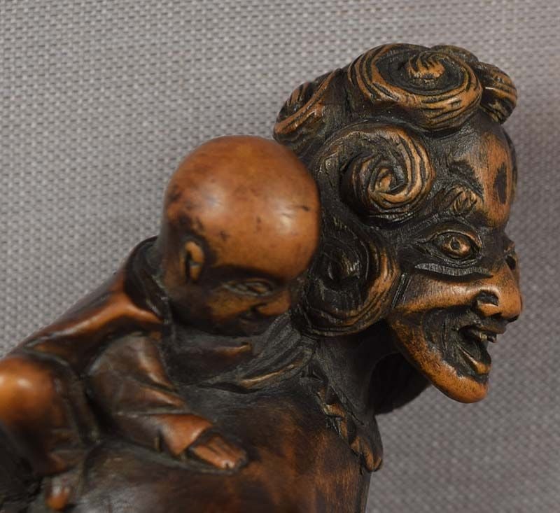 Early 19c netsuke DUTCHMAN with child & trumpet 9.2cm - 6