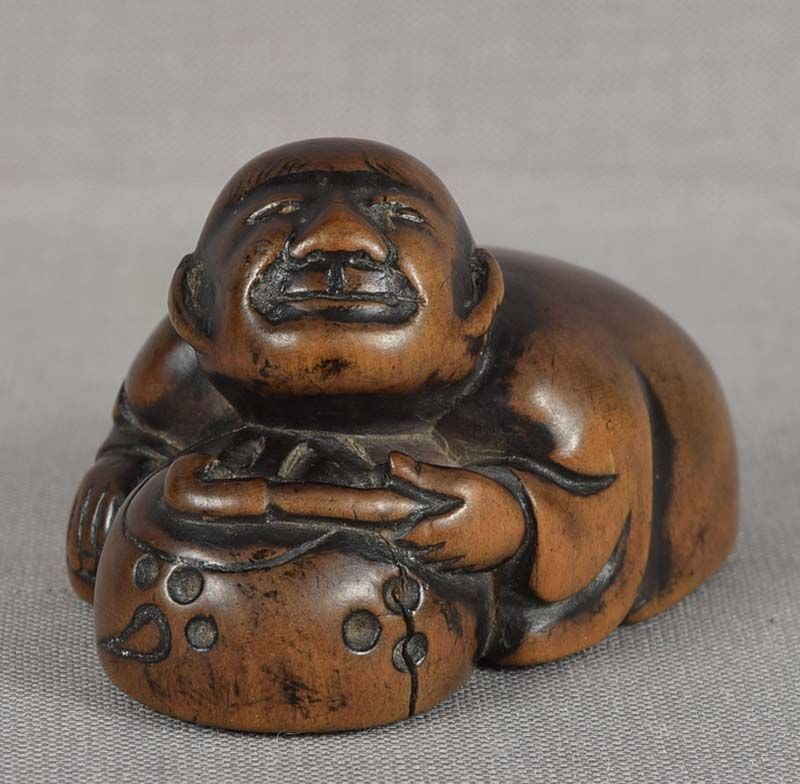 18c netsuke MONK with tobacco pipe (1 of 6)