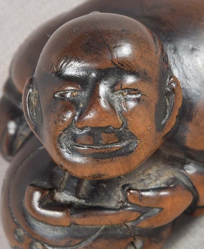 18c netsuke MONK with tobacco pipe - 2