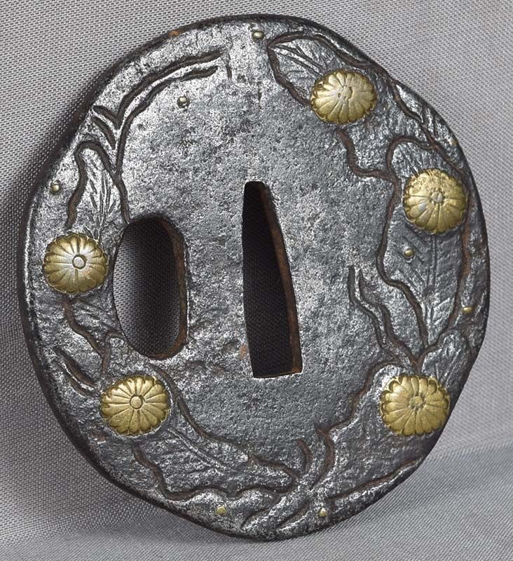 18c Japanese sword TSUBA chrysanthemums - 3