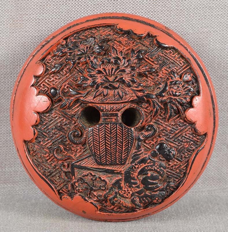 19c lacquer & horn netsuke QUEEN WU with attendants - 2