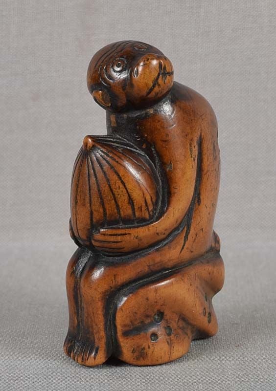 18c netsuke MONKEY with CHESTNUT (1 of 6)