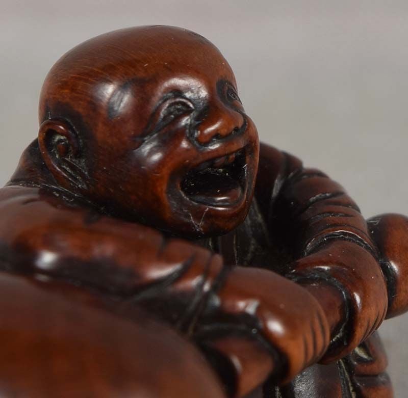 19c netsuke PRIEST with gong by ISSAI ex Greenfield Collection - 2