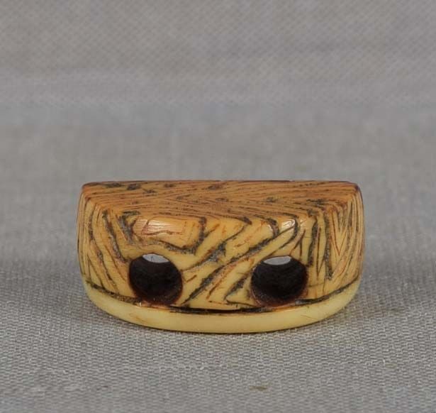 19c OJIME netsuke slide HALF DRUM: 19th century ojime (slide bead for tightening the cord going from netsuke to inro) carved in a shape of half of a drum. Simple clever piece, very nice feel of age. Length 0.7 inches. Reserve: $50.00