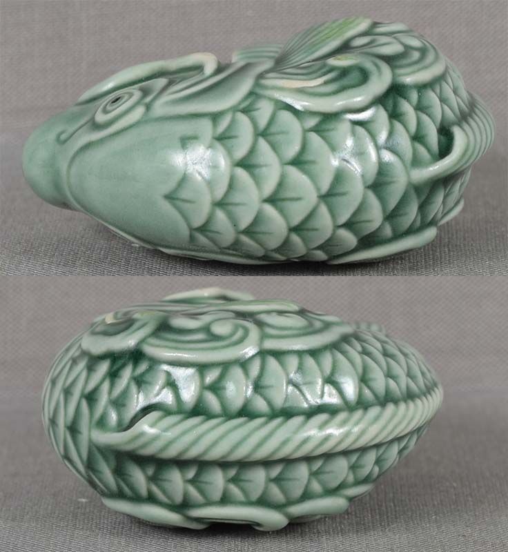 Porcelain netsuke CARP by LYNN RICHARDSON original box - 5