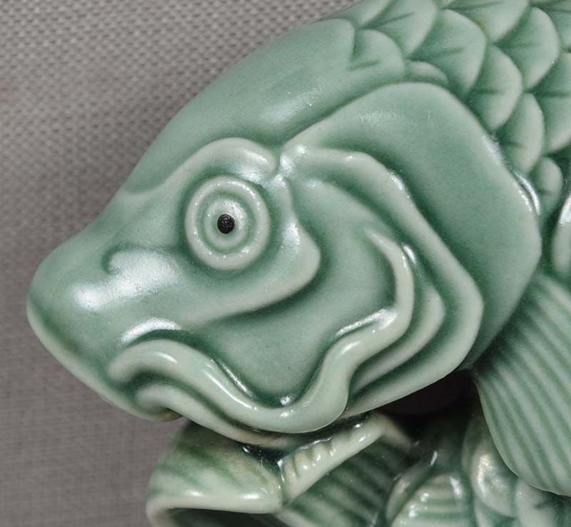Porcelain netsuke CARP by LYNN RICHARDSON original box - 6