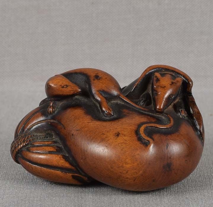 Early 19c netsuke RATS on HOTEI’S TREASURE BAG (1 of 3)