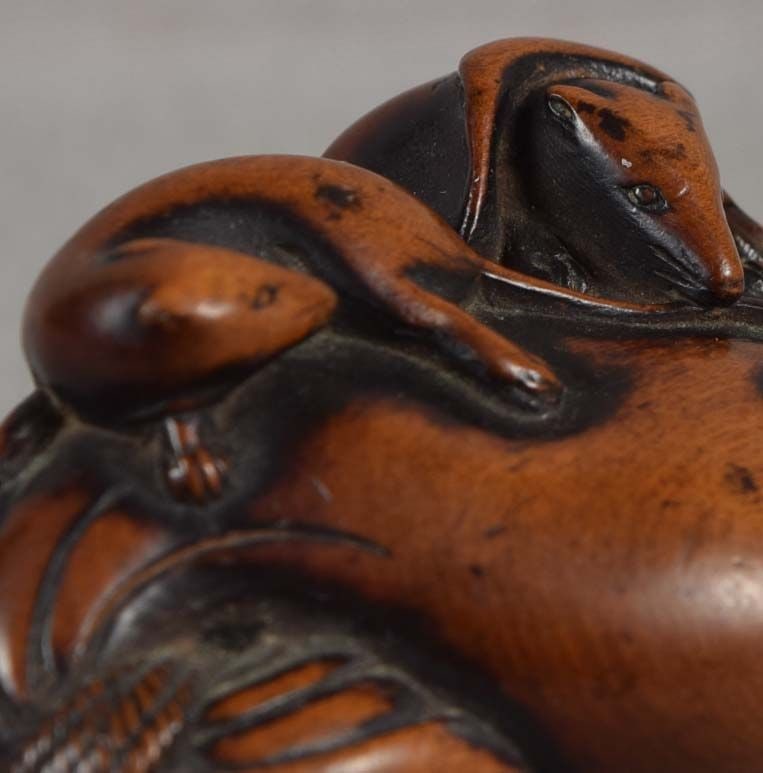 Early 19c netsuke RATS on HOTEI’S TREASURE BAG - 3