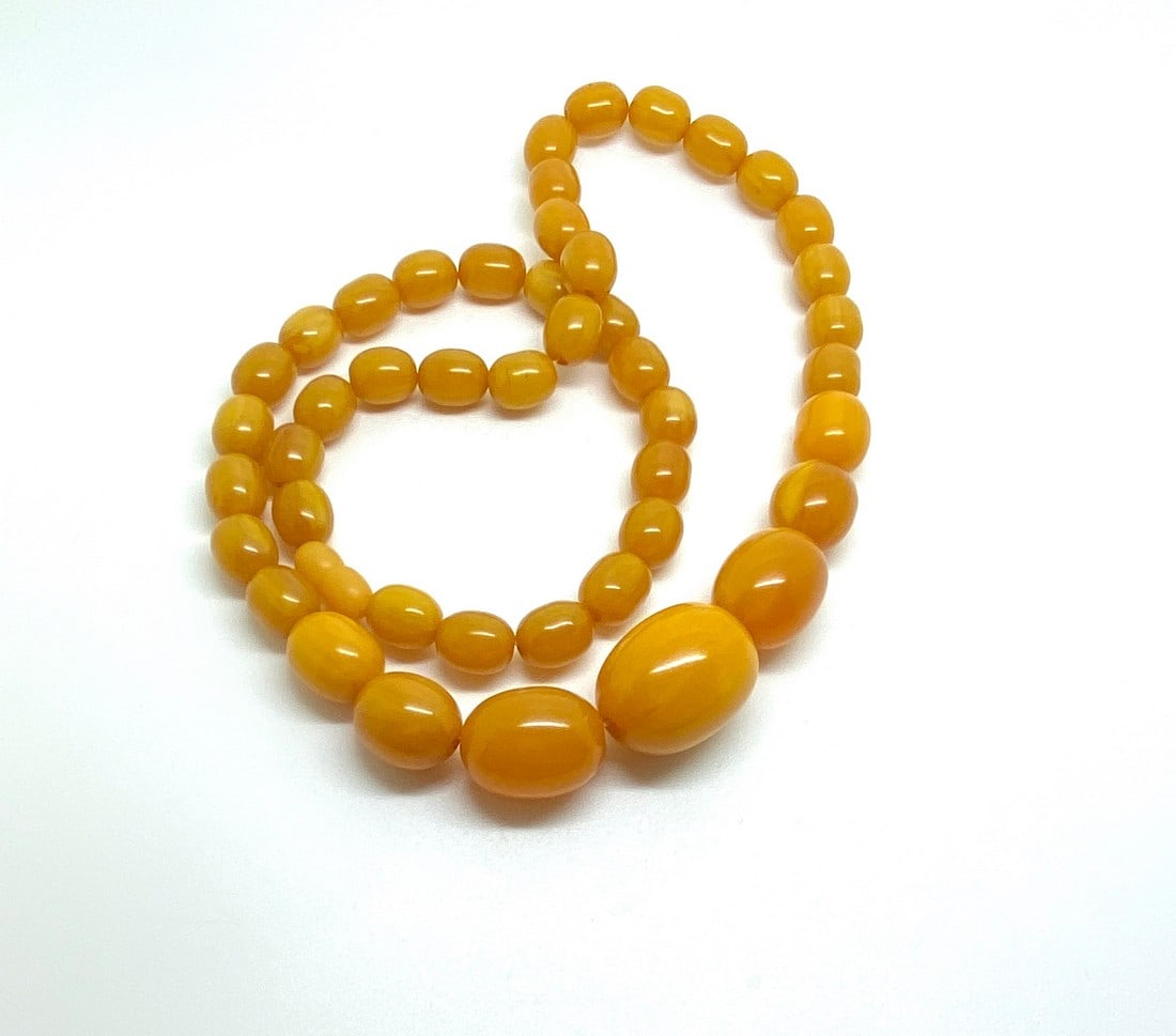 Splendid Bakelite Necklace made from Round Bakelite beads - 8