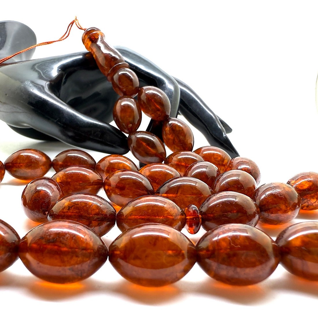 Unique and Marvellous Amber Tesbih made from Olive shaped Amber beads: Title:Unique and Marvellous Amber Tesbih made from Olive shaped Amber beads Metal:None Gemstone:Amber Weight:54.1 g Size:Bead size: 18.0 x 12.0 mm Bead size: 0.709 x 0.472 inches Made of:(Reconstitute