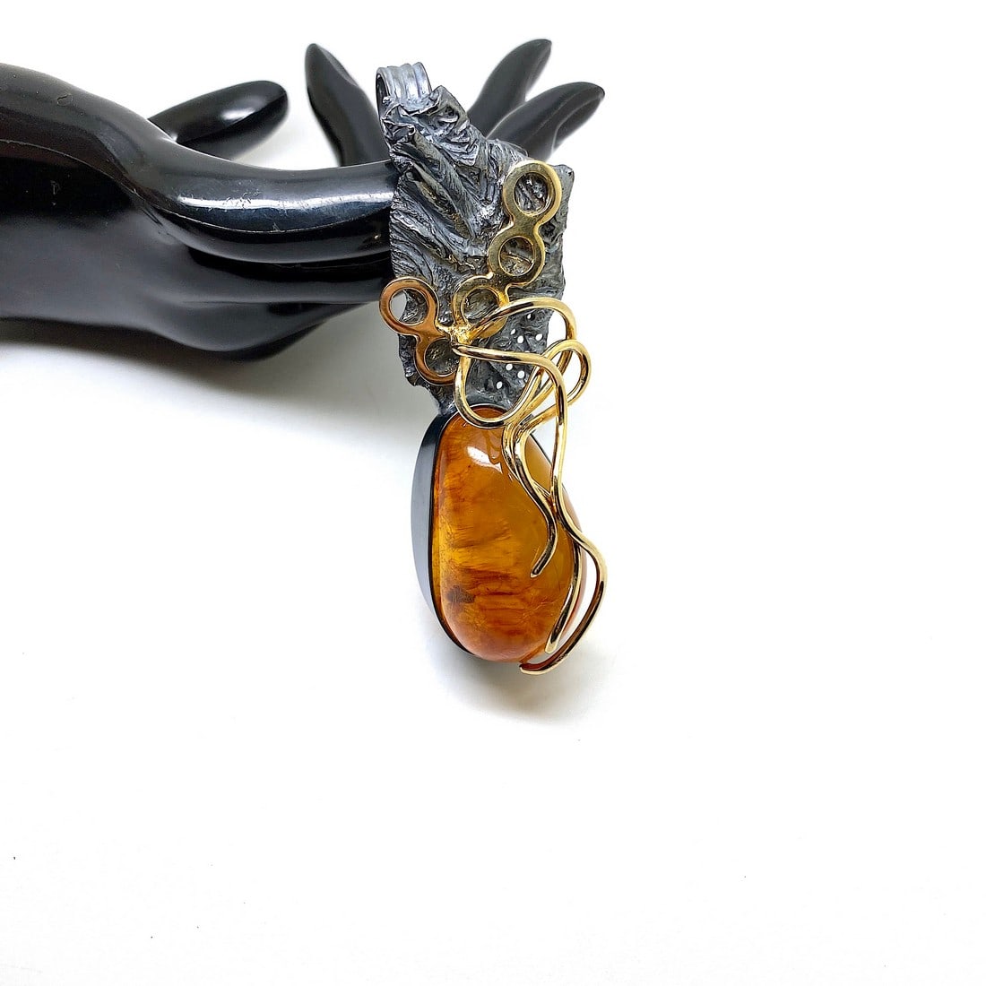 Exquisite Vintage Amber Pendant shaped like a Drop - 5