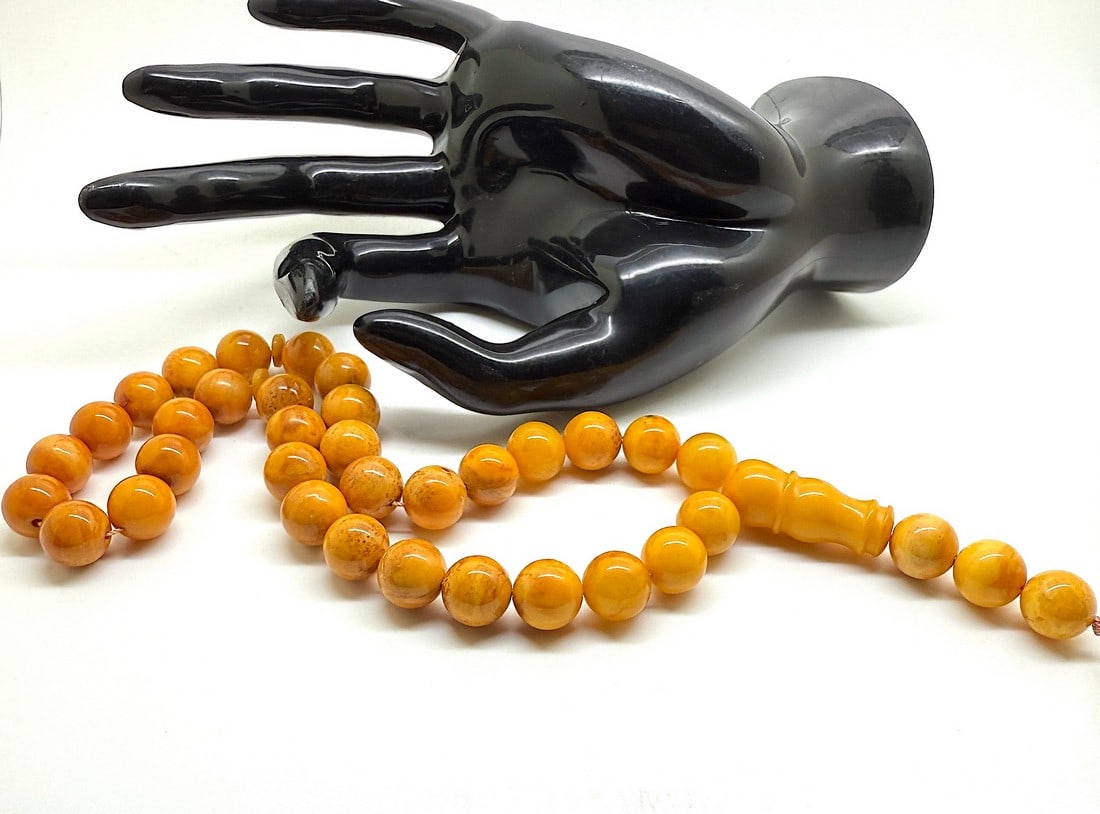Outstanding Amber Tesbih made from Round Amber beads: Title:Outstanding Amber Tesbih made from Round Amber beads Metal:None Gemstone:Amber Weight:28.4 g Size:Bead size: 11.0 mm Bead size: 0.433 inches Made of:(Reconstituted Amber or Whole Stone):Reconsti