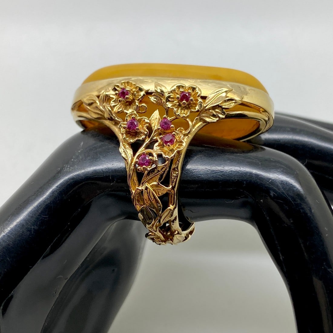 Unique and Remarkable Amber Ring with garnets - 4