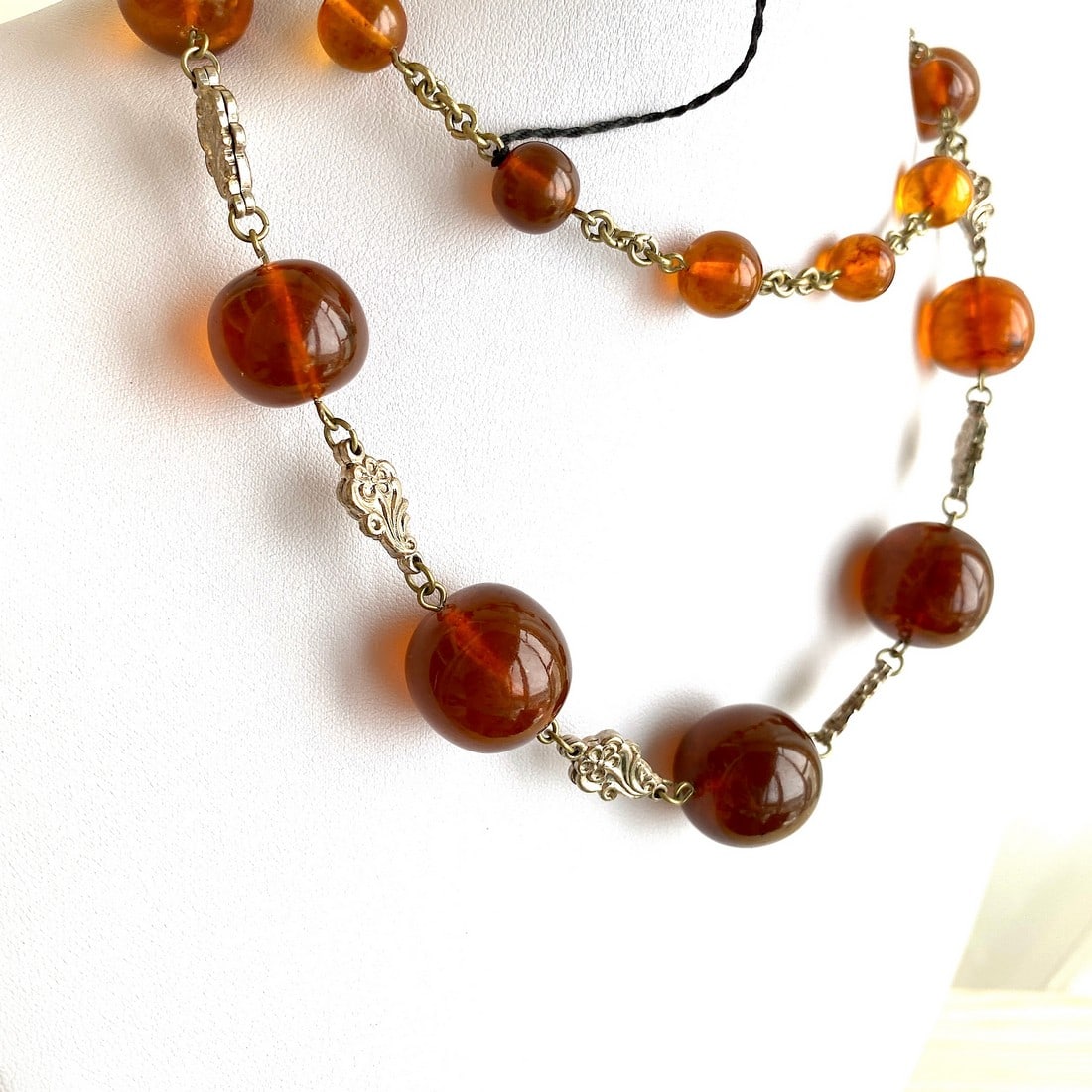 Fascinating Vintage Amber Necklace made from Round Amber beads - 2