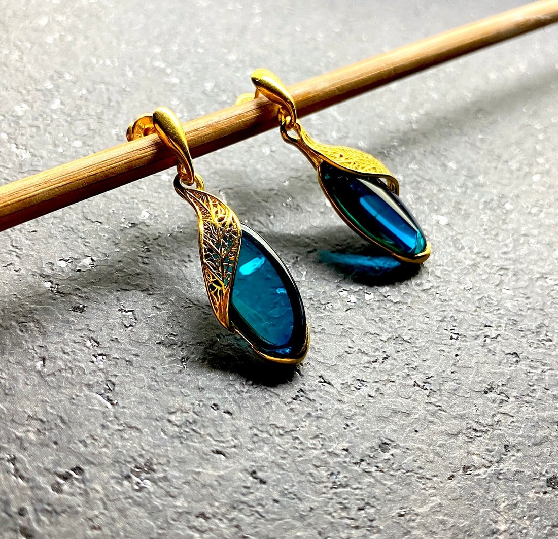 Exquisite Blue Amber Earrings: Title:Exquisite Blue Amber Earrings Metal:925 Silver-Gold Plated Gemstone:Amber Weight:5.61 g Size:Size: 36.0 x 12.0 x 6.0 mm Size: 1.417 x 0.472 x 0.236 inches Made of:(Reconstituted Amber or Whole S