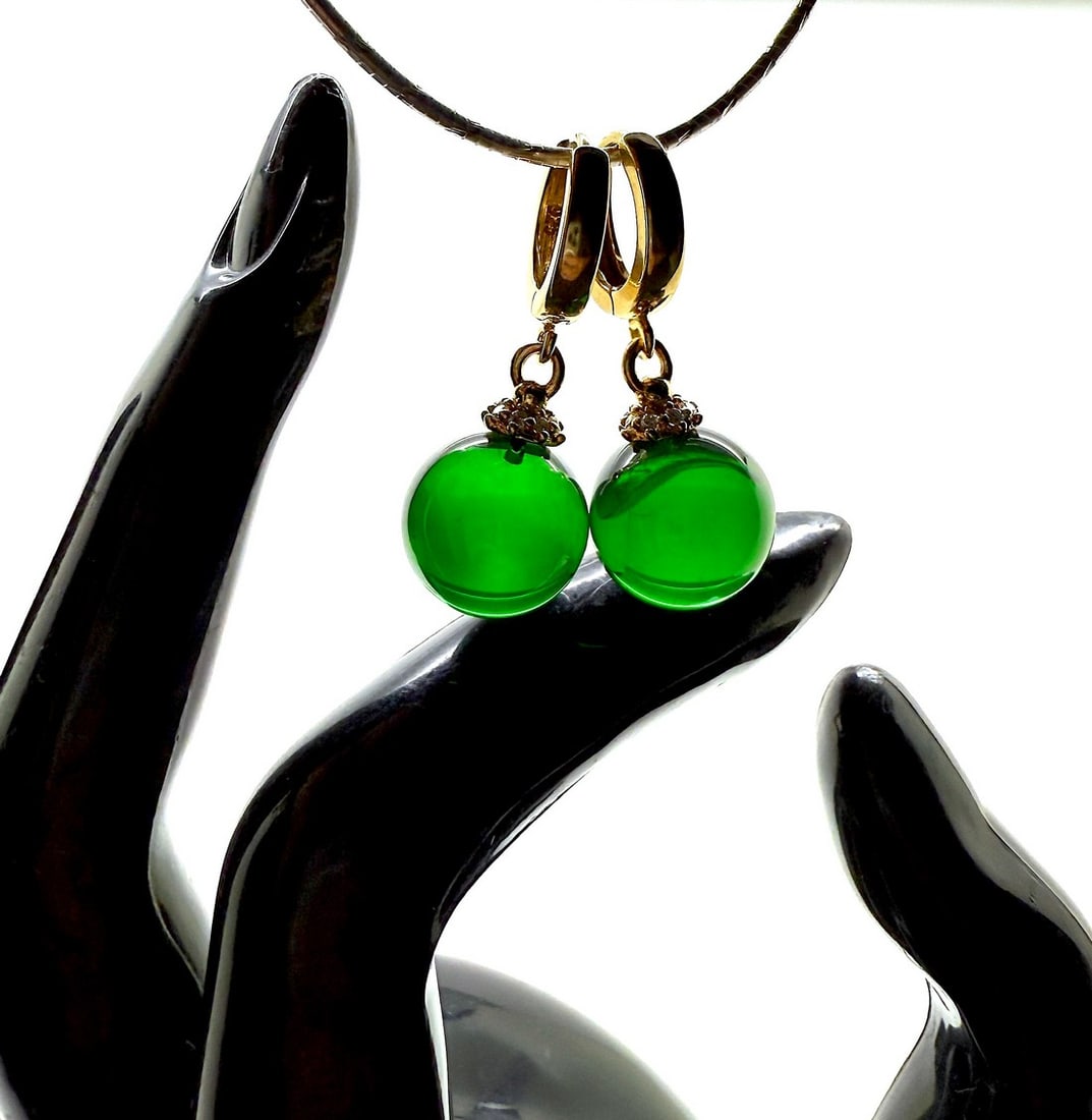 Alluring Amber Earrings: Title:Alluring Amber EarringsMetal:925 Silver-Gold PlatedGemstone:AmberWeight:4.4 gSize:Size: 12.0 x 12.0 x 26.0 mm Size: 0.472 x 0.472 x 1.024 inches Made of:(Reconstituted Amber or Whole