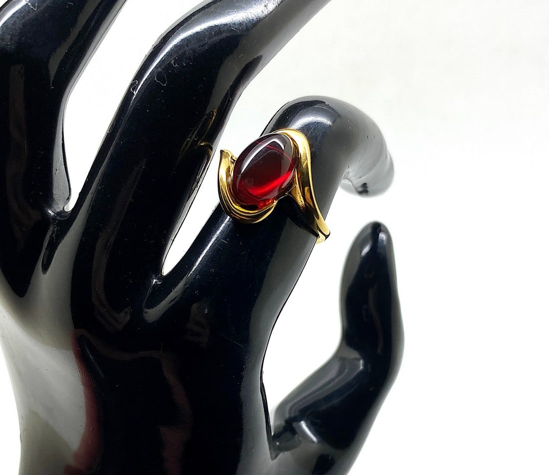 Fascinating Amber Ring: Title:Fascinating Amber Ring Metal:925 Silver-Gold Plated Gemstone:Amber Weight:2.7 g Size:Inner diameter: 19 mm Size: 22.0 x 26.0 x 16.0 mm Size: 0.866 x 1.024 x 0.63 inches Inner diameter: 0.728 inc