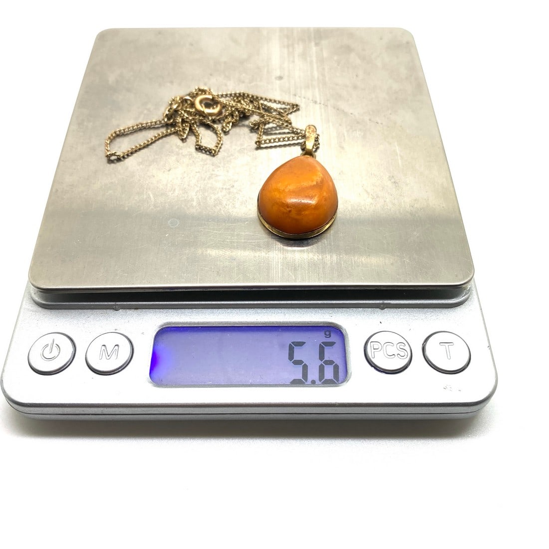 Staggering Vintage Amber Pendant with chain, shaped like a Drop - 6