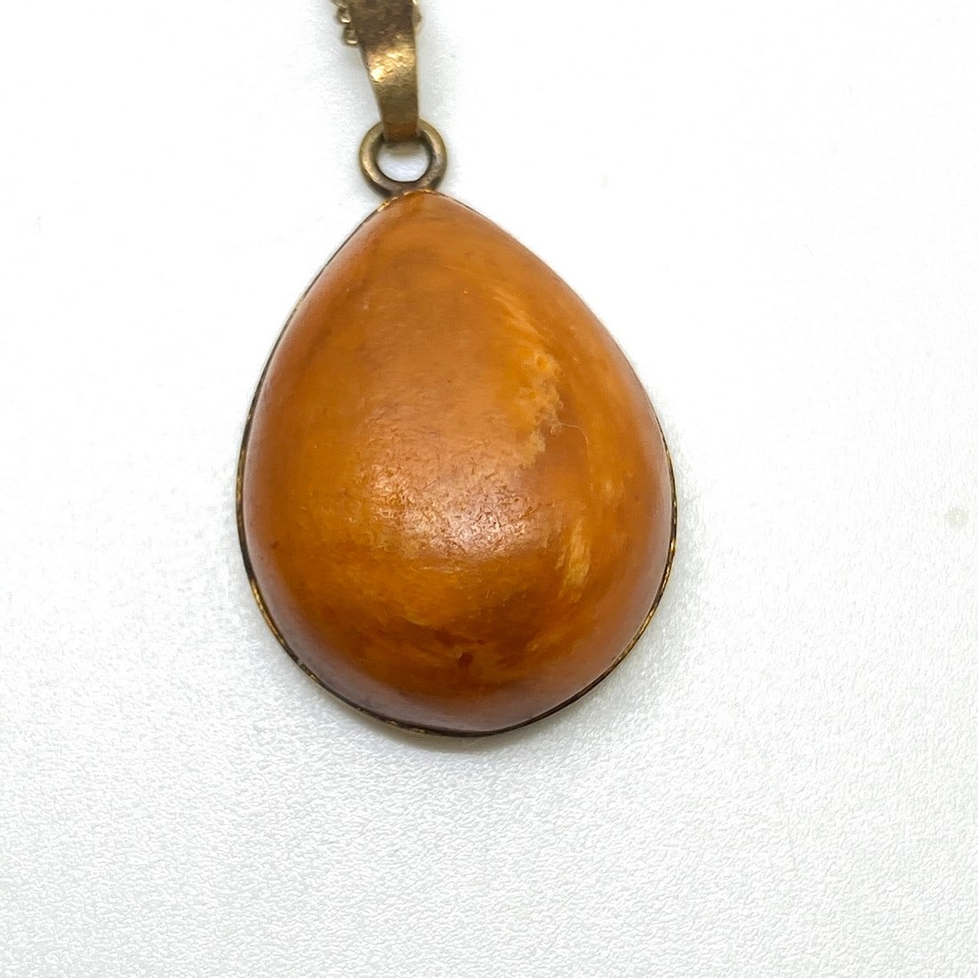 Staggering Vintage Amber Pendant with chain, shaped like a Drop - 7