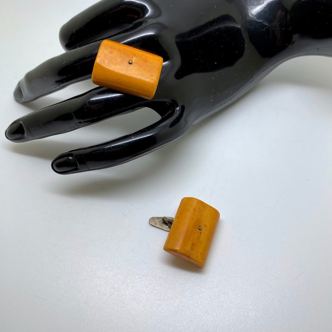 Exquisite Amber Cufflinks: Title:Exquisite Amber CufflinksMetal:MetalGemstone:AmberWeight:5.8 gSize:Size: 22.0 x 16.0 x 22.0 mm Size: 0.866 x 0.63 x 0.866 inches Made of:(Reconstituted Amber or Whole Stone):Reconstituted