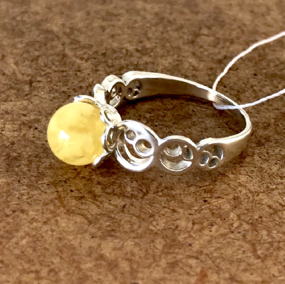 Unique and Grand Amber Ring: Title:Unique and Grand Amber RingMetal:Sterling SilverGemstone:AmberWeight:2.75 gSize:Inner diameter: 17.35 mm Size: 26.6 x 20.5 x 7.5 mm Size: 1.047 x 0.807 x 0.295 inches Inner diameter: 0.683