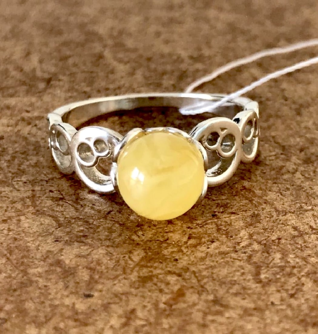 Unique and Grand Amber Ring - 2