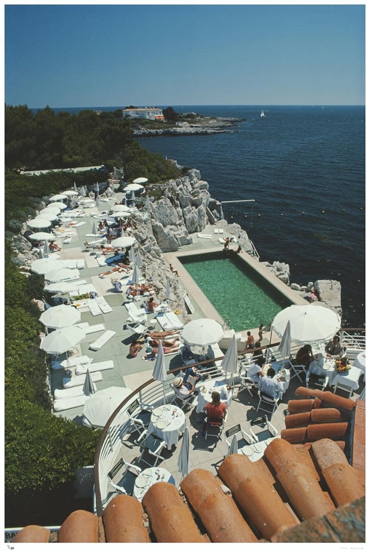 Hotel Du Cap-Eden-Roc 1978 - Slim Aarons Estate Stamped: 1978 (printed later): Title: Hotel Du Cap-Eden-Roc 1978 - Slim Aarons Estate Stamped: 1978 (printed later) Description: Hotel Du Cap-Eden-Roc 1978 - Slim Aarons Estate Stamped Guests around the swimming pool at the Hotel